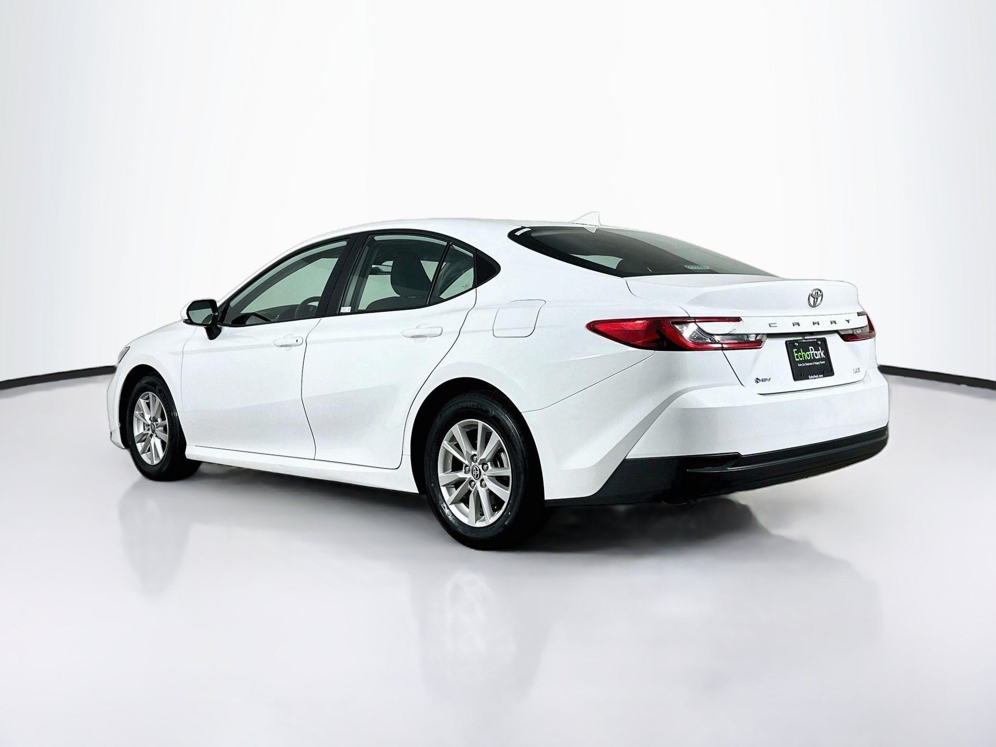 Used 2025 Toyota Camry LE FWD image 5
