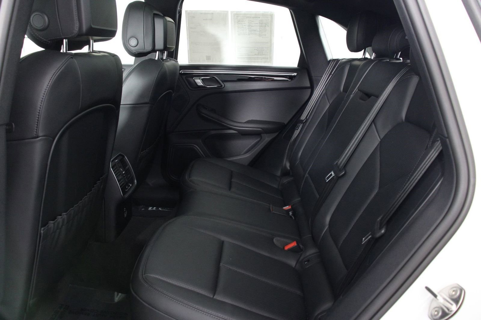 Certified 2025 Porsche Macan image 33