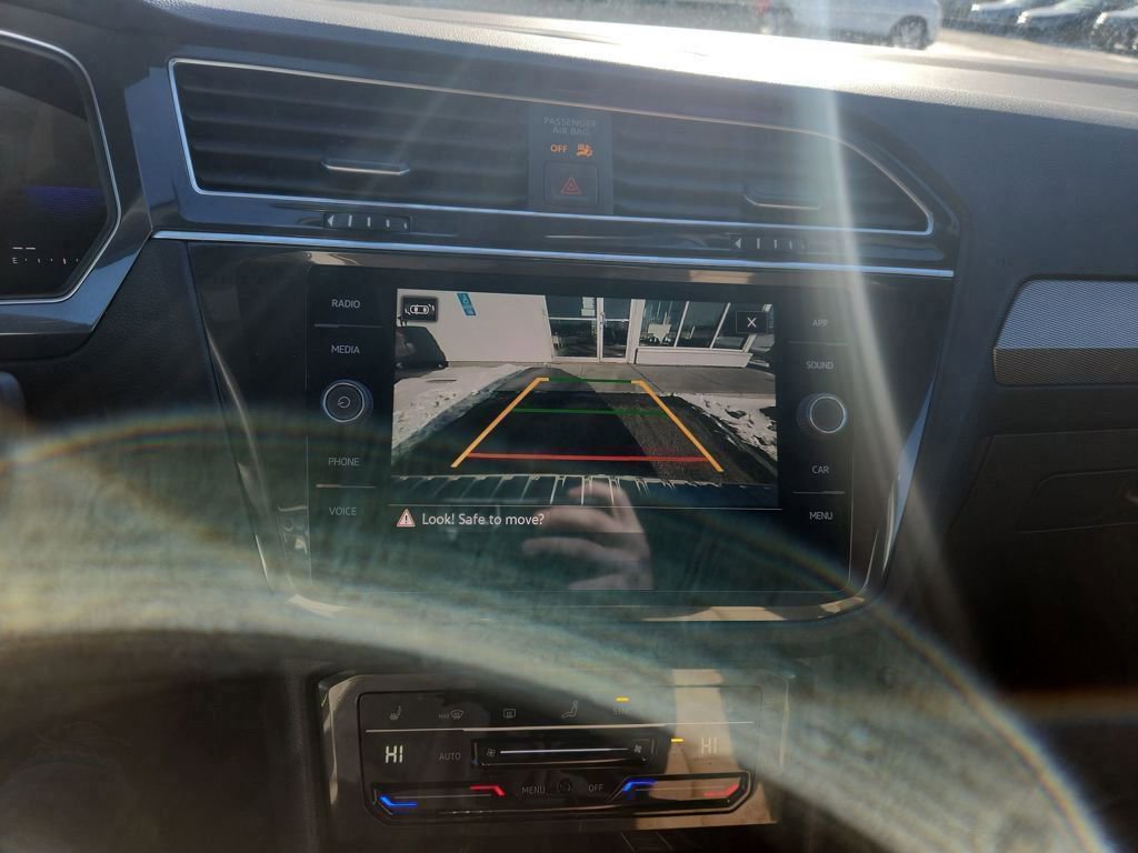 Certified 2024 Volkswagen Tiguan SE image 17