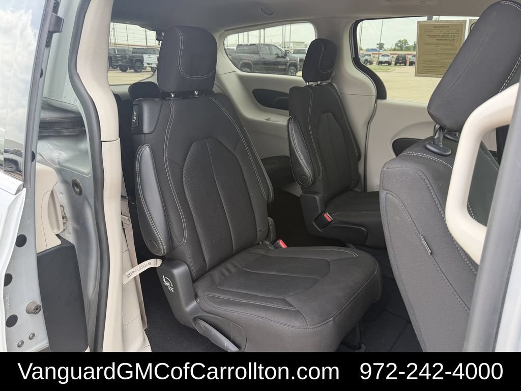 Used 2022 Chrysler Voyager LX FWD image 30