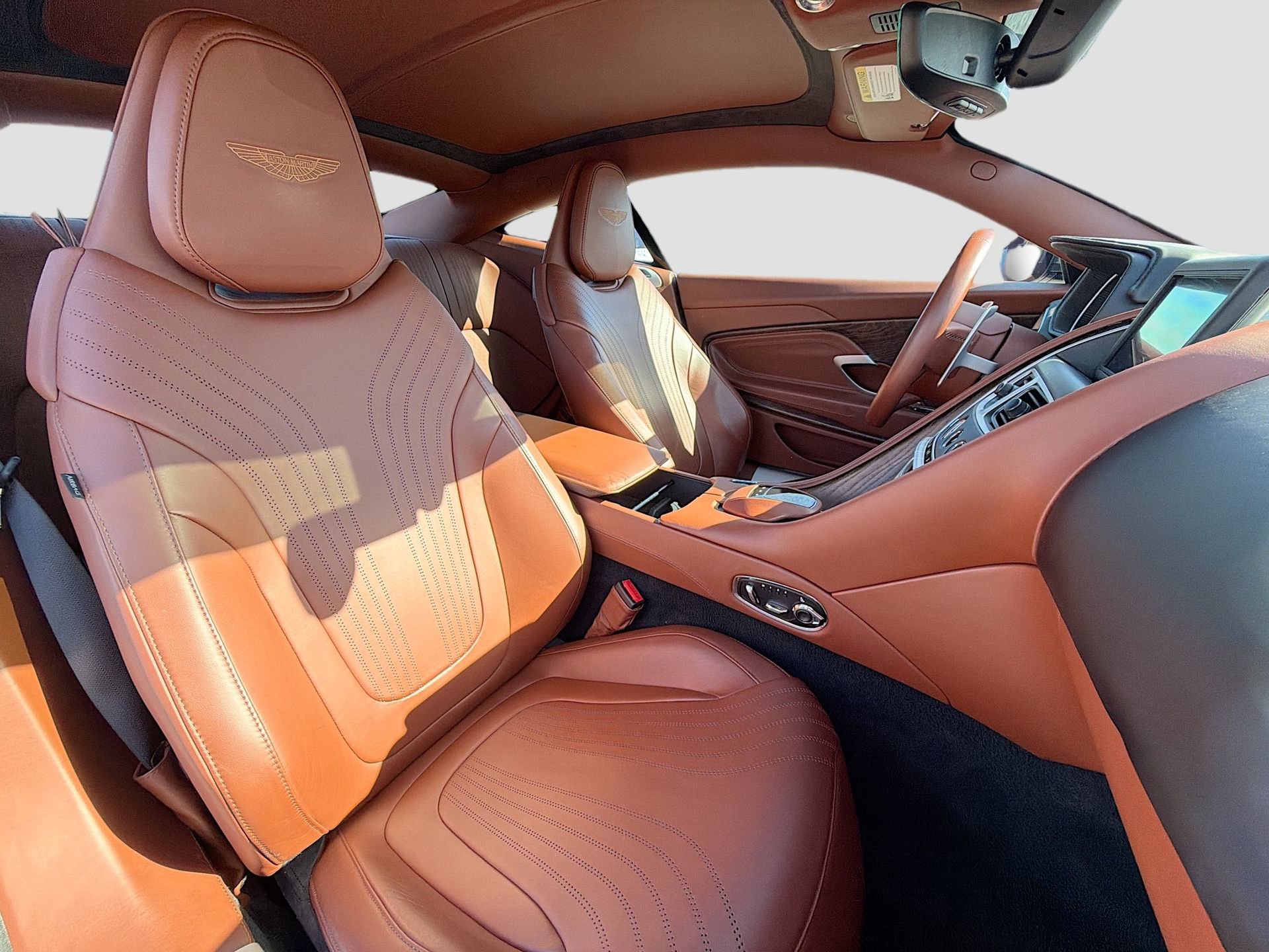 Used 2018 Aston Martin DB11 V12 image 16