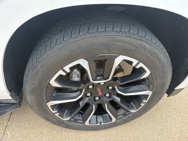 Used 2024 GMC Yukon XL Denali w/ Advanced Technology Package image 25