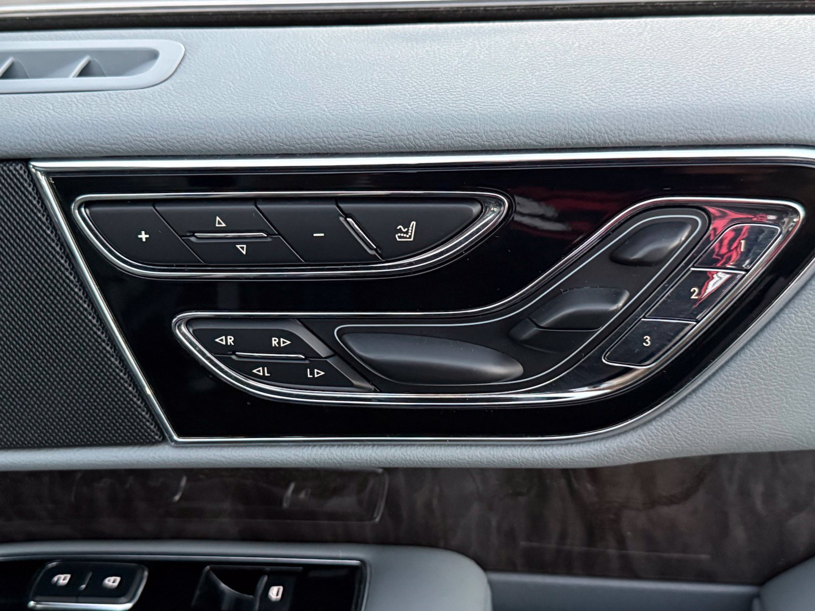 Used 2018 Lincoln Navigator Select RWD image 21