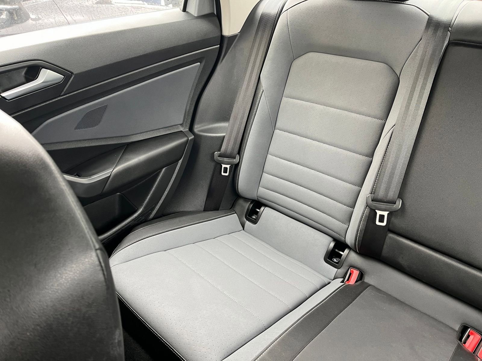 Used 2025 Volkswagen Jetta SE image 36