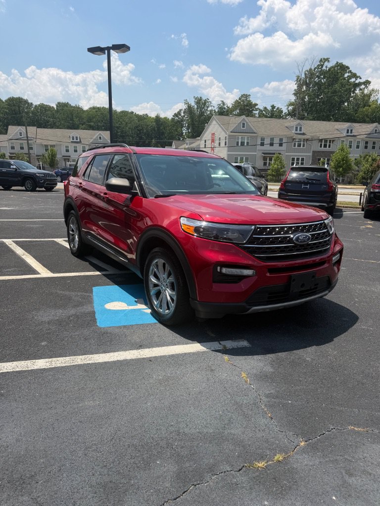 Used 2021 Ford Explorer XLT w/ Equipment Group 202A AWD/4WD image 3
