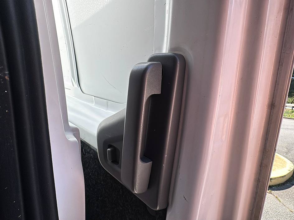 Used 2021 Nissan NV200 S FWD image 25