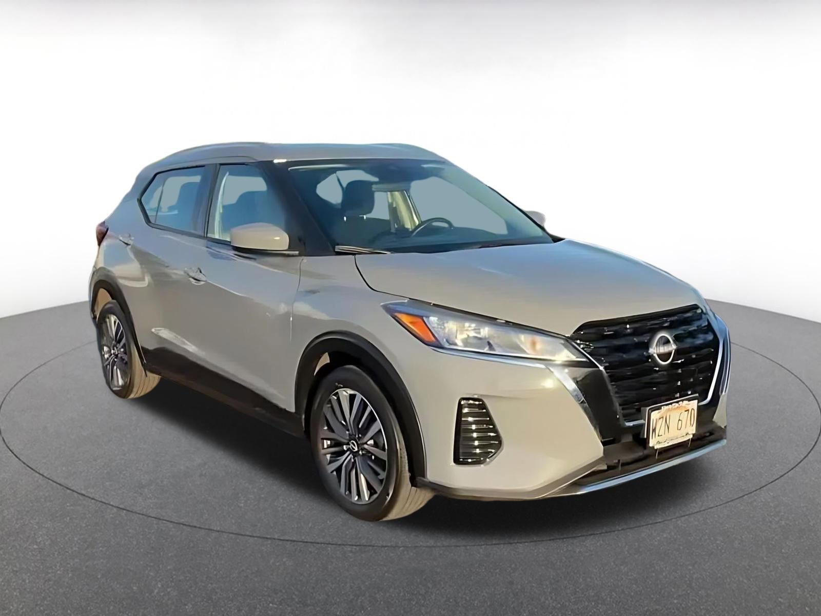 Used 2024 Nissan Kicks SV FWD image 3