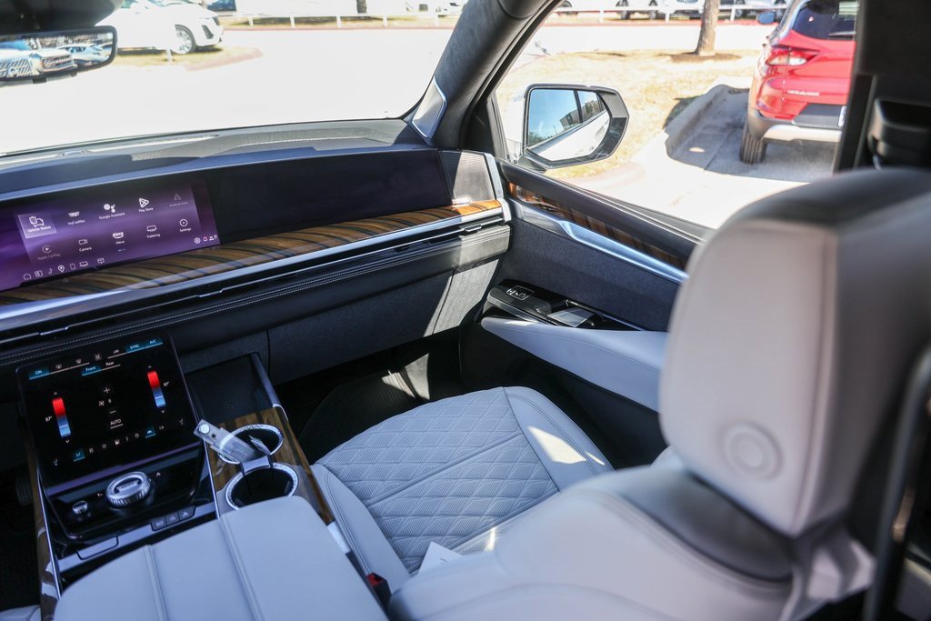 Certified 2025 Cadillac Escalade ESV Sport Platinum image 28