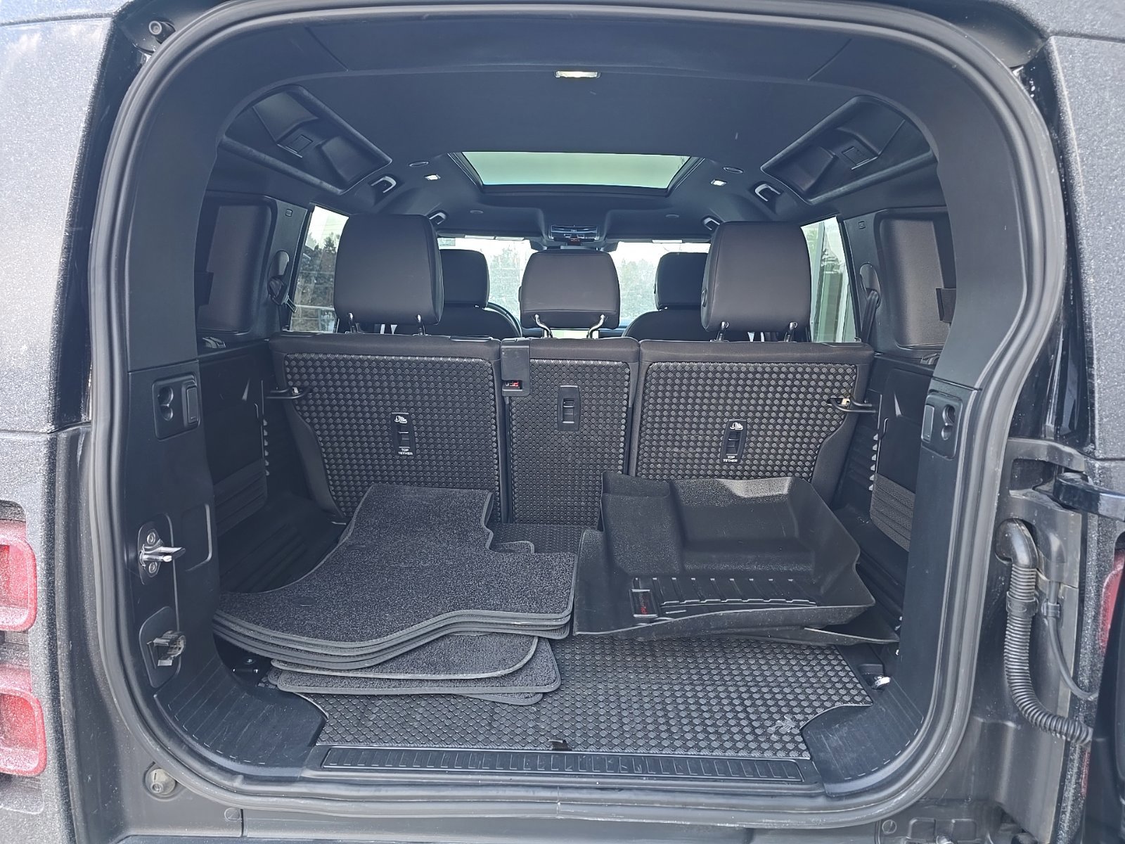 Certified 2025 Land Rover Defender 110 S image 23