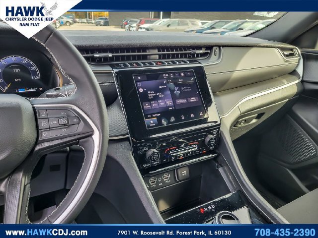 Certified 2025 Jeep Grand Cherokee Laredo AWD/4WD image 19