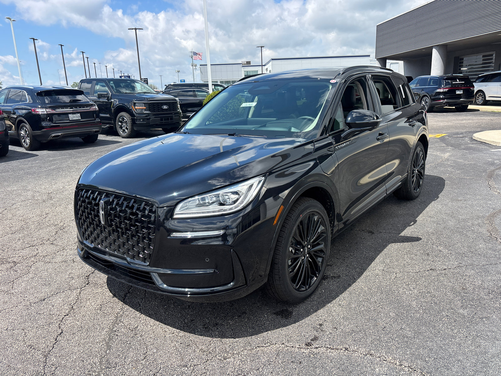 New 2026 Lincoln Corsair Grand Touring AWD/4WD image 3