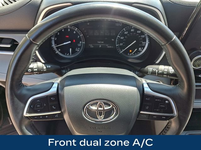 Used 2021 Toyota Highlander XLE AWD/4WD image 4