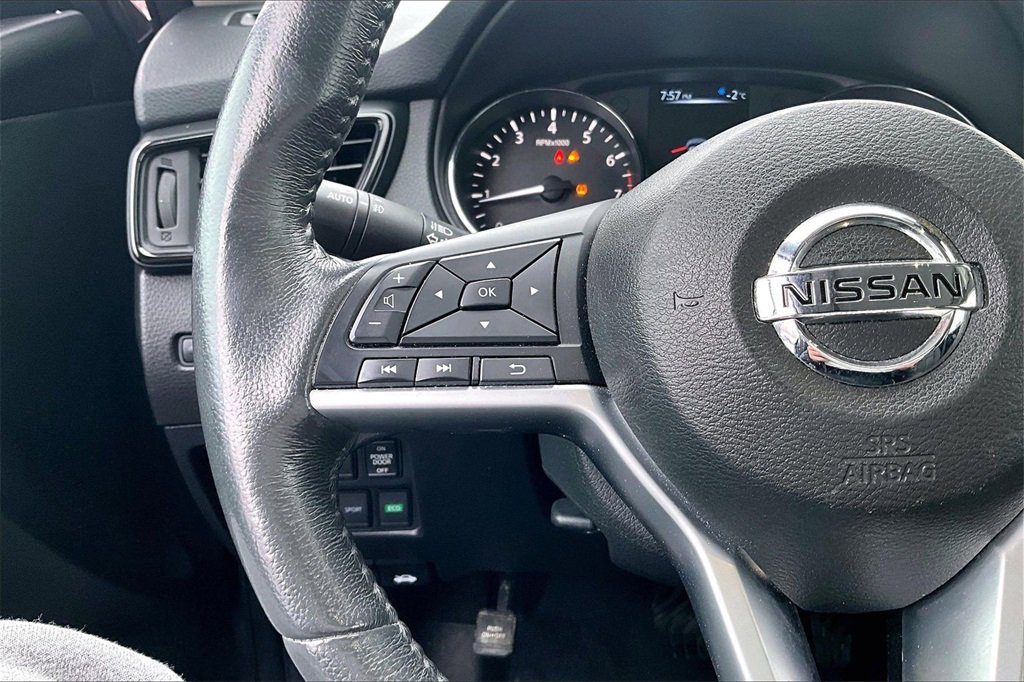 Used 2017 Nissan Rogue SL image 11