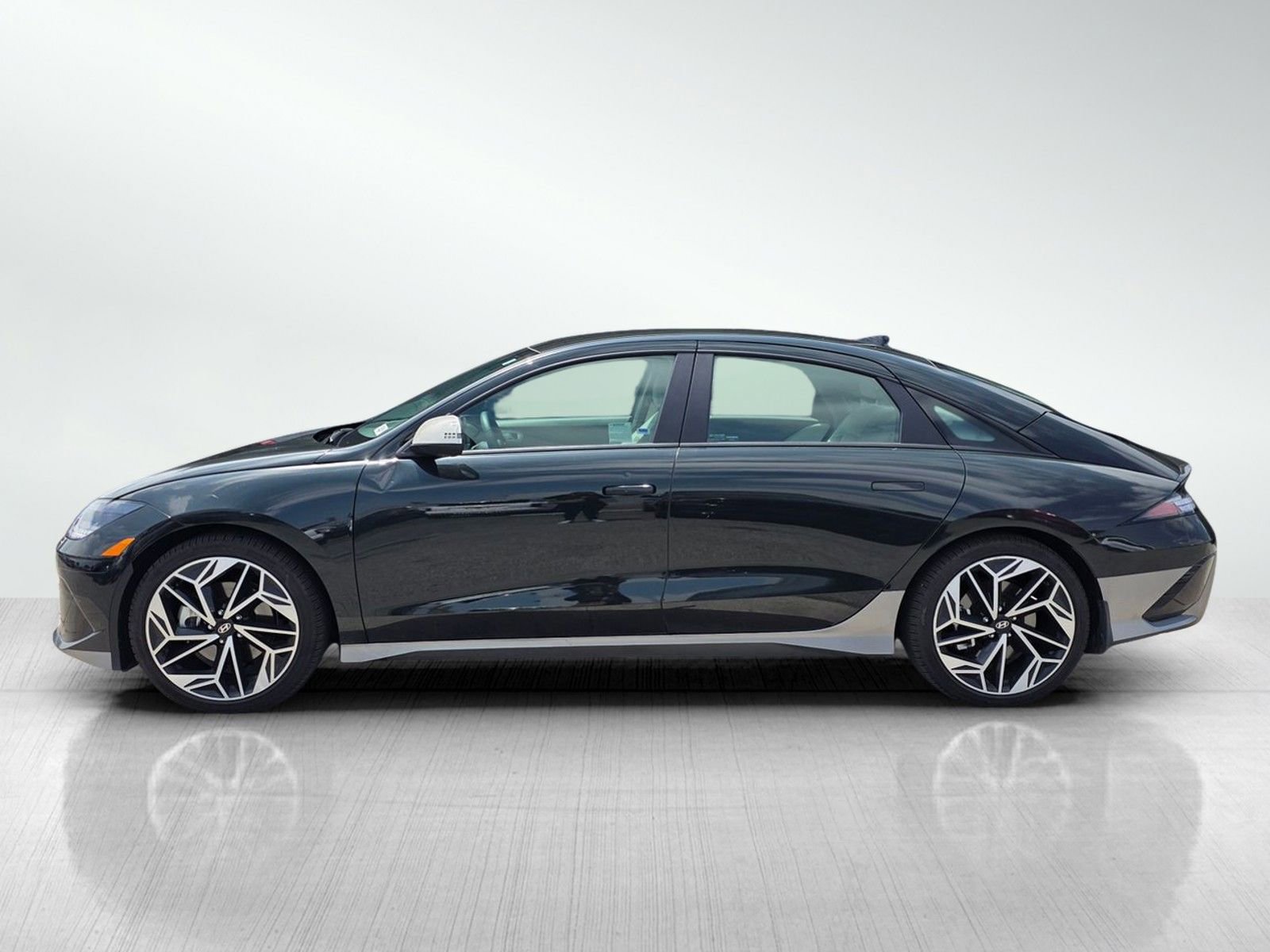 Used 2023 Hyundai Ioniq 6 SEL RWD image 4