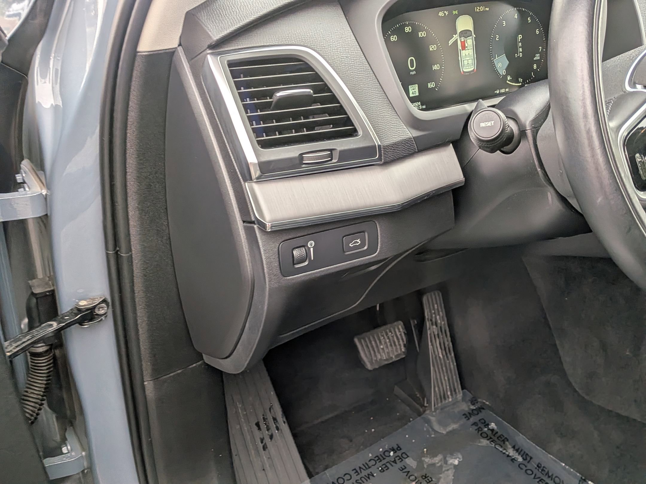 Used 2022 Volvo XC90 T5 Momentum w/ Climate Package image 17