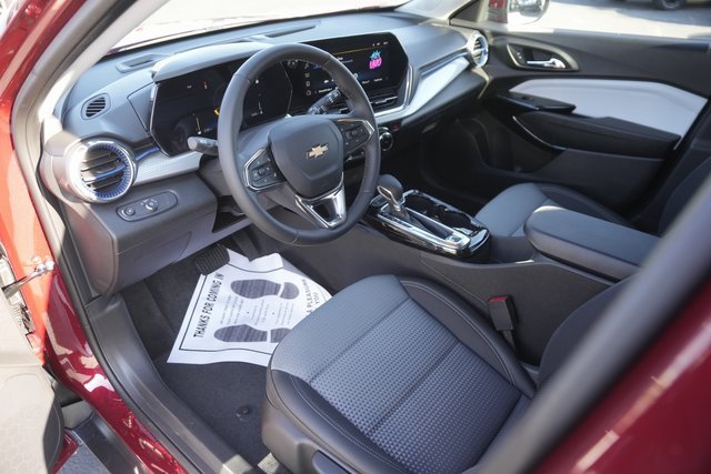 Used 2025 Chevrolet Trax LT w/ Driver Confidence Package image 8