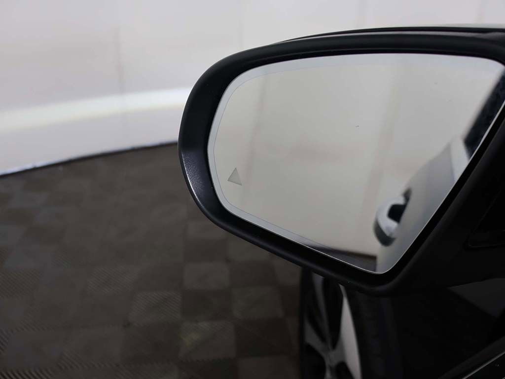 Used 2025 Mercedes-Benz GLB 250 4MATIC image 36