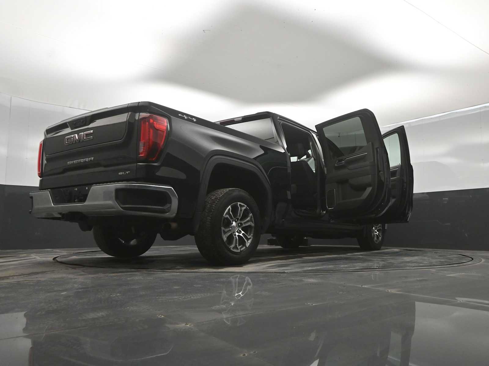 Used 2025 GMC Sierra 1500 SLT AWD/4WD image 46
