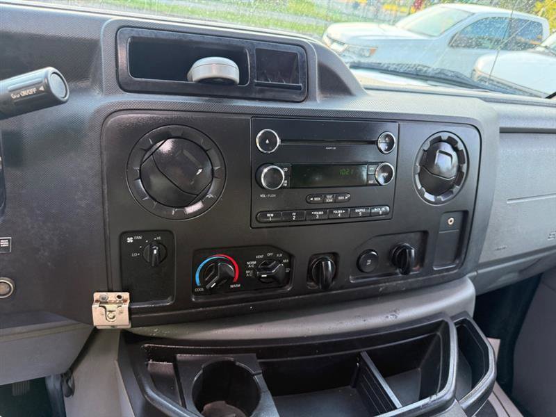Used 2014 Ford E-150 and Econoline 150 E-150 w/ Power Group image 31