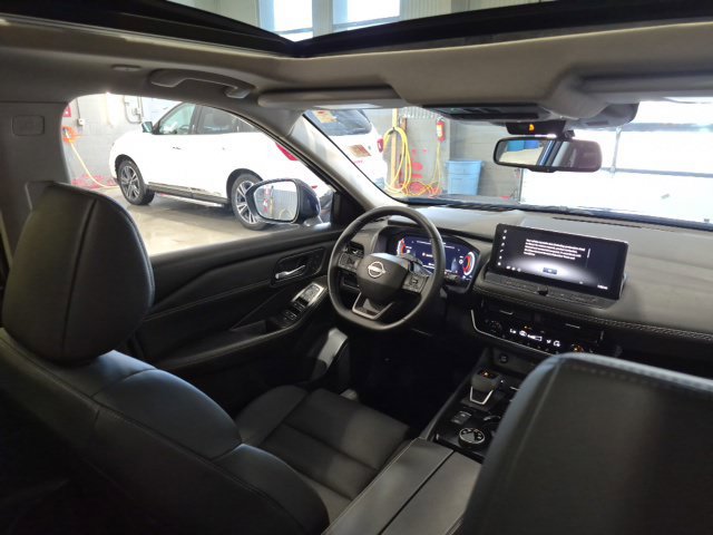 Certified 2025 Nissan Rogue SL w/ Tech Package AWD/4WD image 26