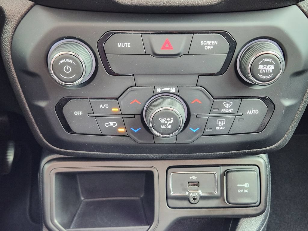 Used 2019 Jeep Renegade Latitude FWD image 20