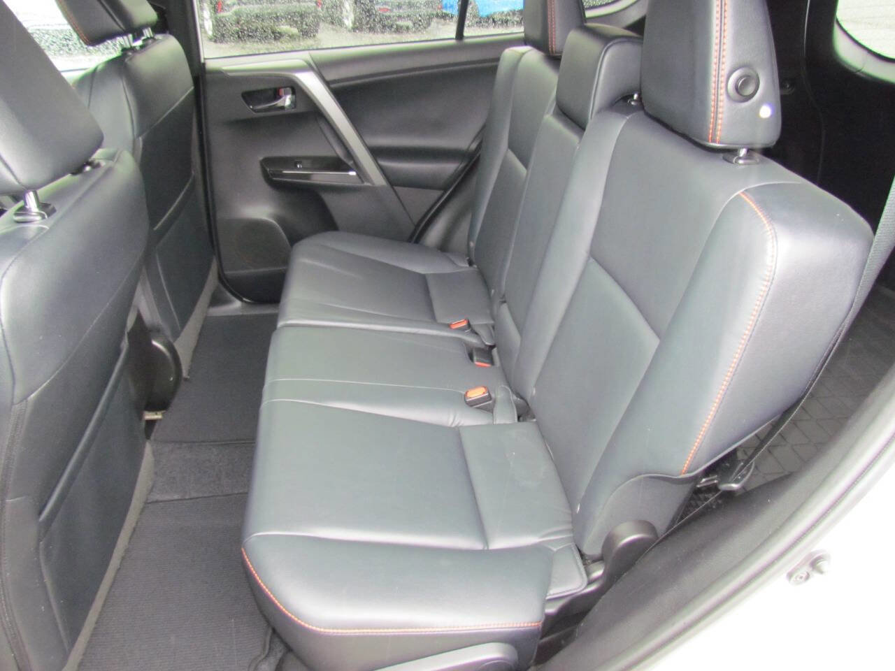Used 2016 Toyota RAV4 SE image 13