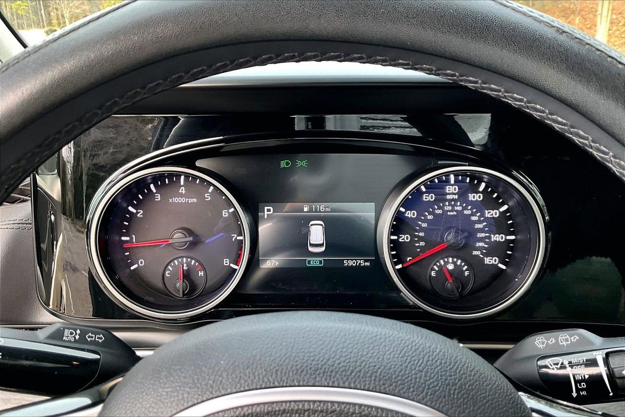 Used 2024 Kia Carnival EX image 10