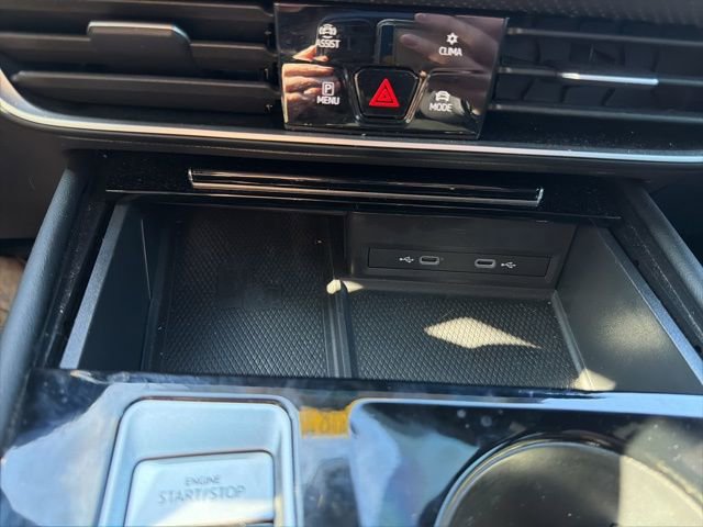 Used 2024 Volkswagen Atlas Cross Sport SE image 33