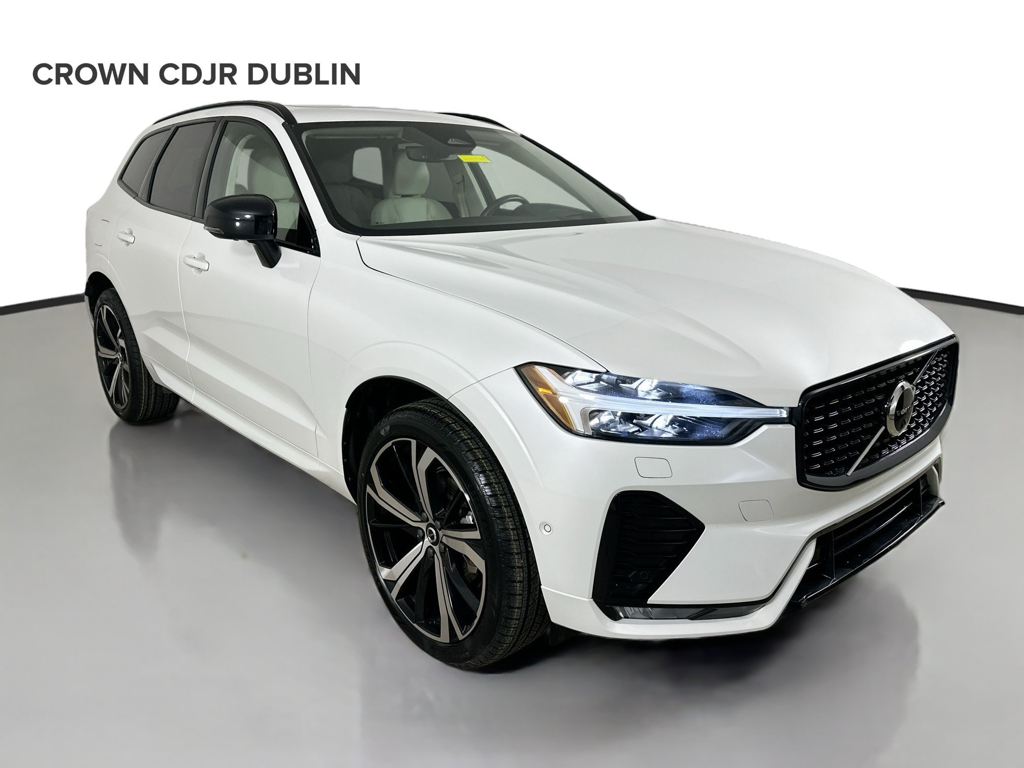 Used 2024 Volvo XC60 B5 Ultimate w/ Climate Package AWD/4WD image 3