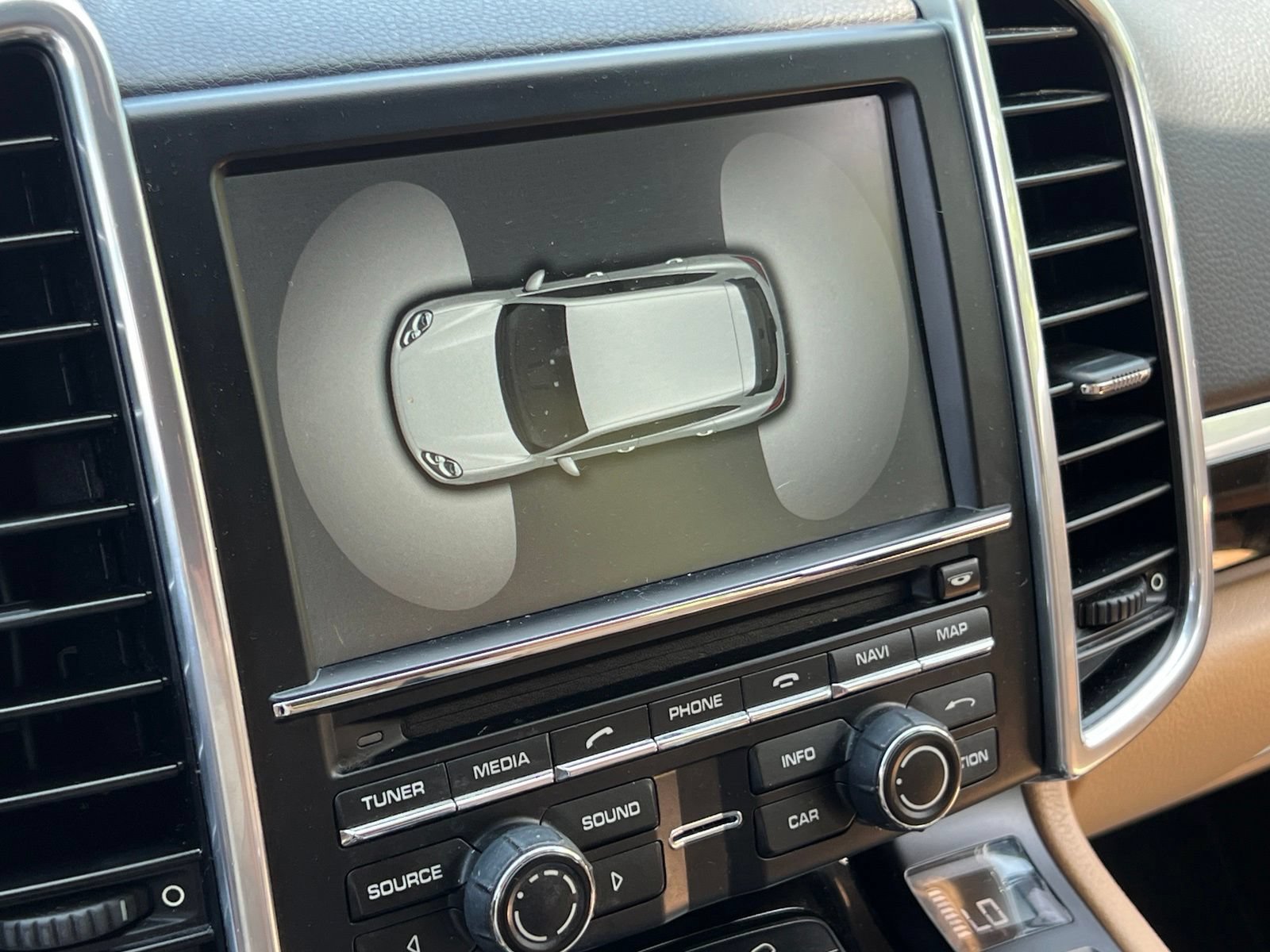 Used 2016 Porsche Cayenne AWD/4WD image 30