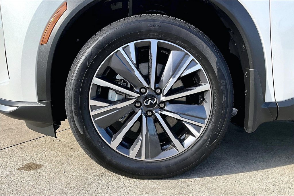 Certified 2027 INFINITI QX60 Luxe w/ Cargo Package AWD/4WD image 10