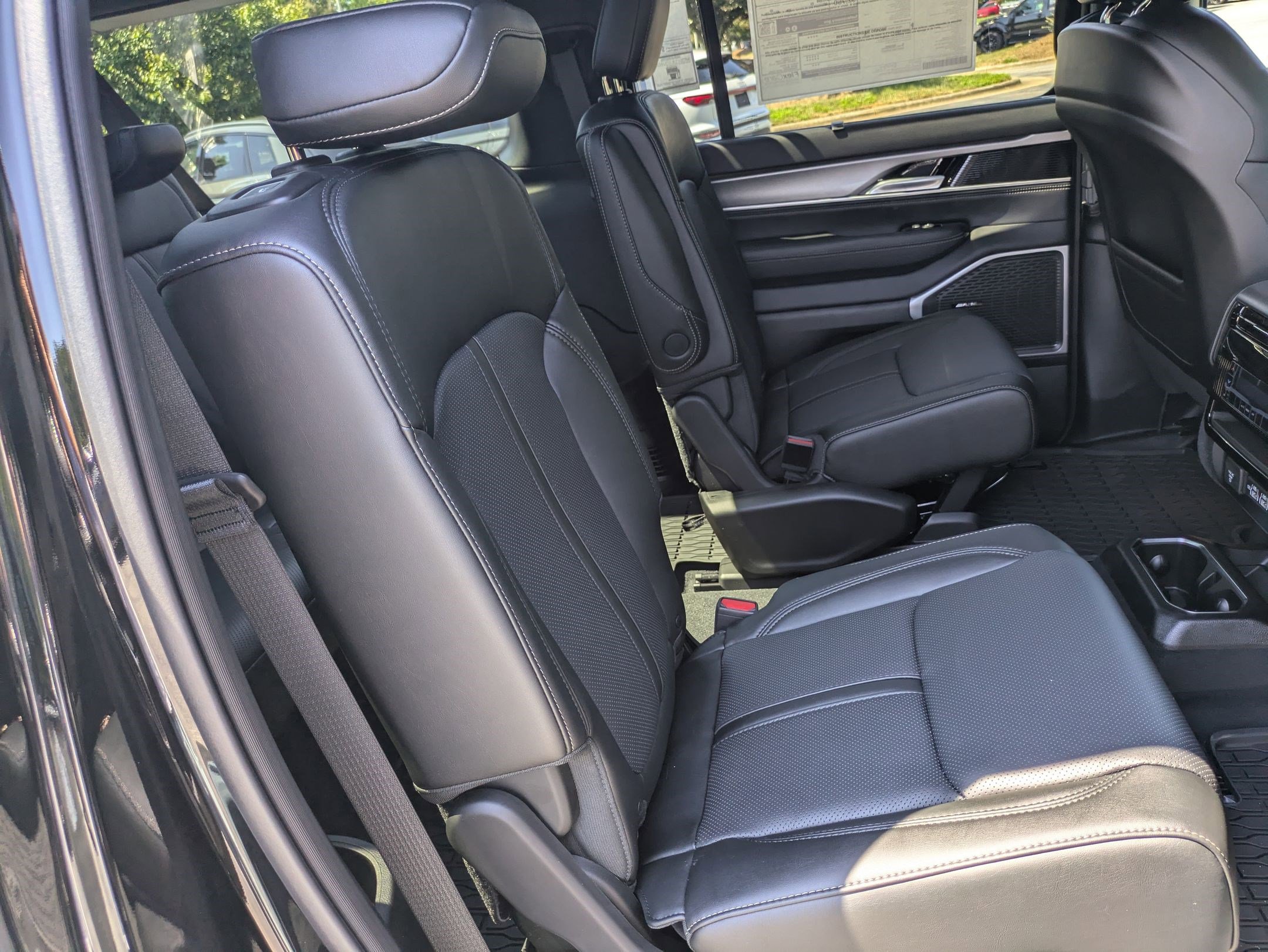 New 2025 Jeep Wagoneer L Series II w/ Convenience Group I image 28