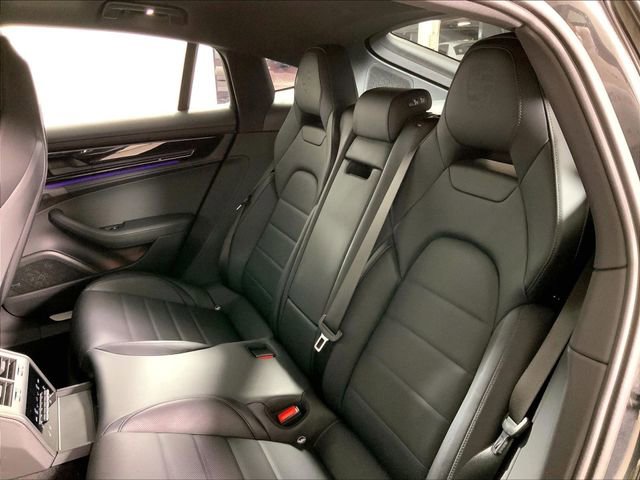 Used 2024 Porsche Panamera 4 image 20