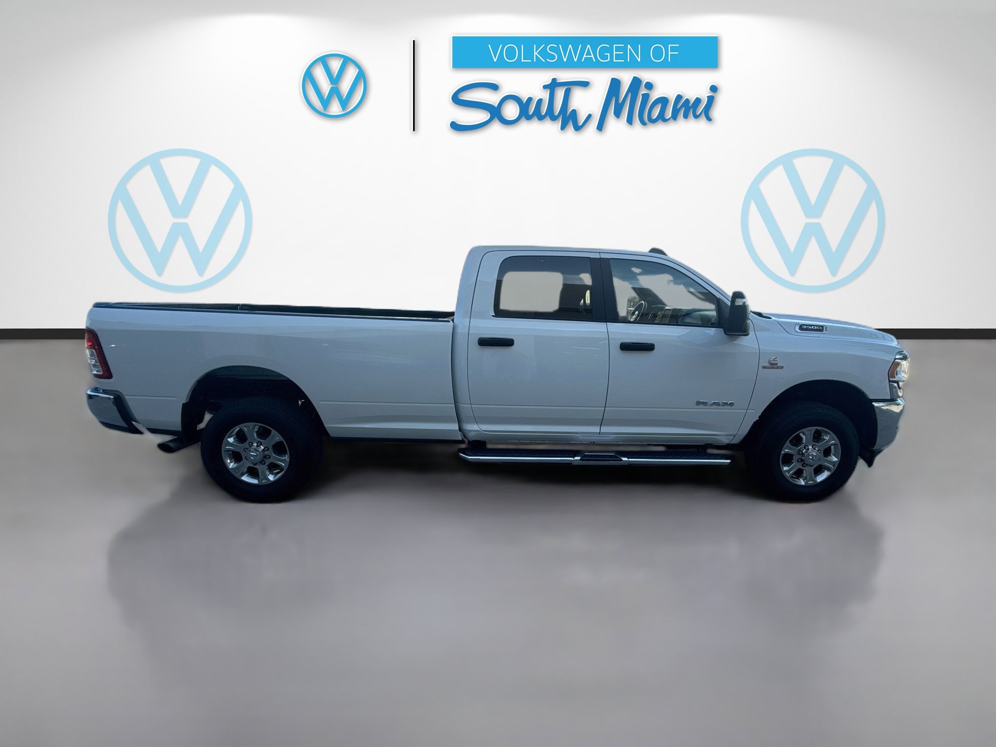 Used 2024 RAM 3500 Big Horn AWD/4WD image 8
