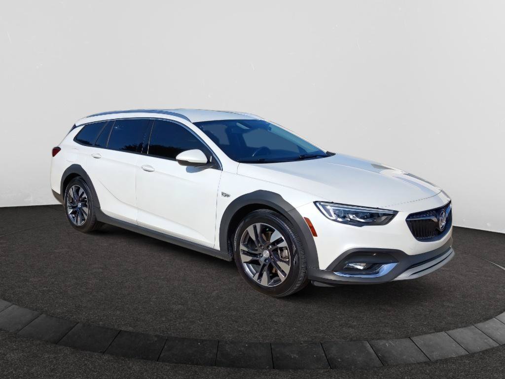 Used 2018 Buick Regal Essence w/ Driver Confidence Package #1 AWD/4WD image 2