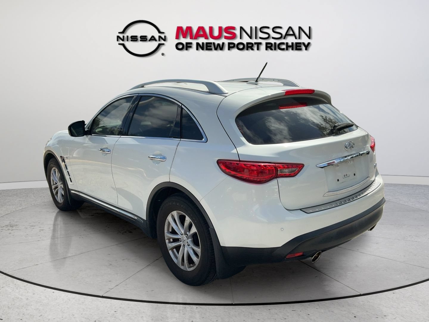 Used 2017 INFINITI QX70 2WD w/ Premium Package image 8