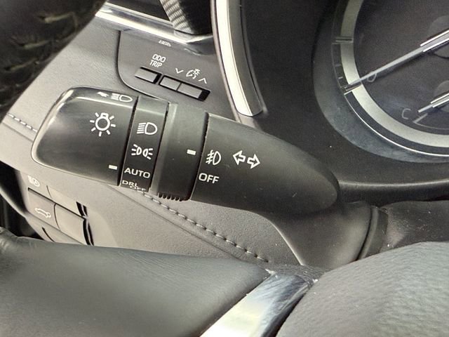 Used 2021 Toyota Highlander XSE FWD image 13