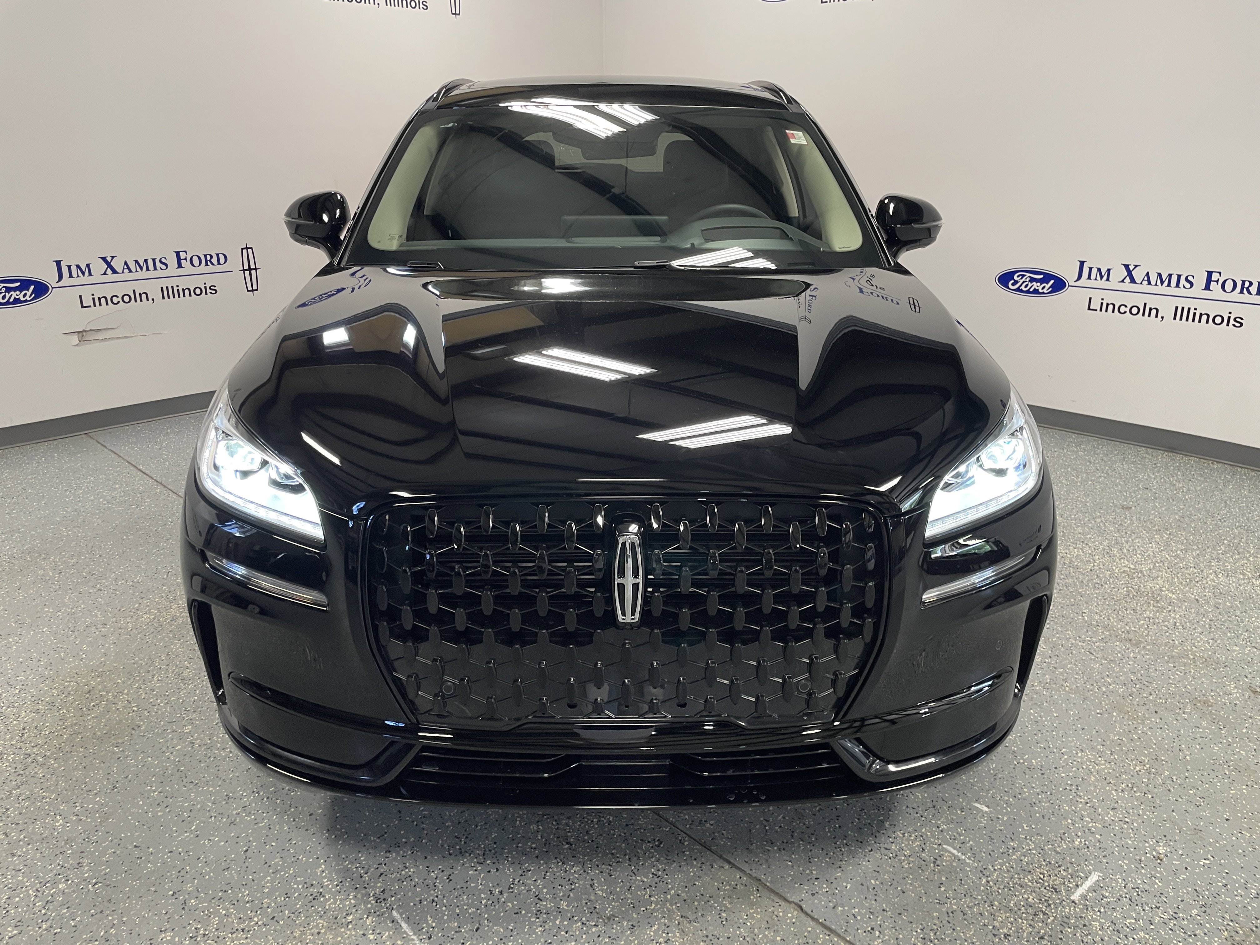 New 2025 Lincoln Corsair Reserve w/ Equipment Group 202A image 2