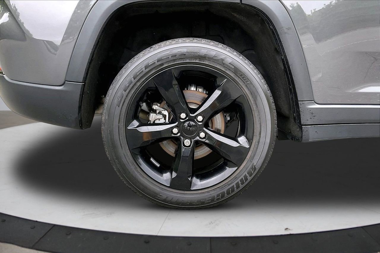 Certified 2023 Jeep Grand Cherokee Altitude AWD/4WD image 36