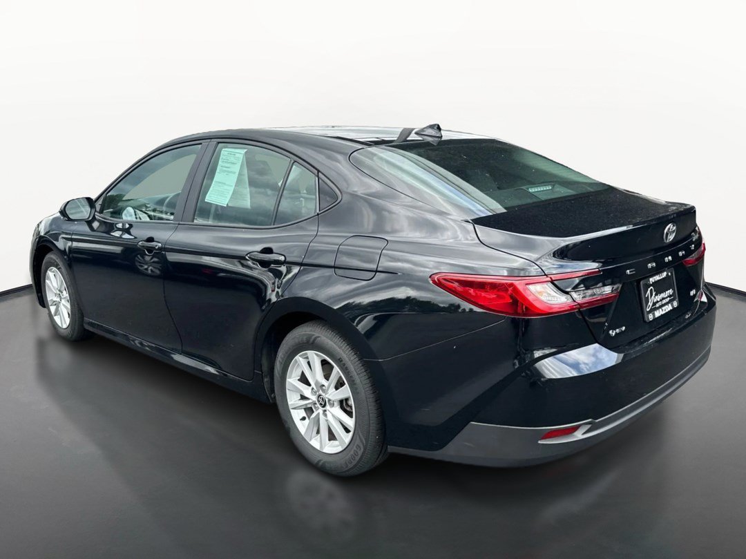 Used 2025 Toyota Camry LE FWD image 5