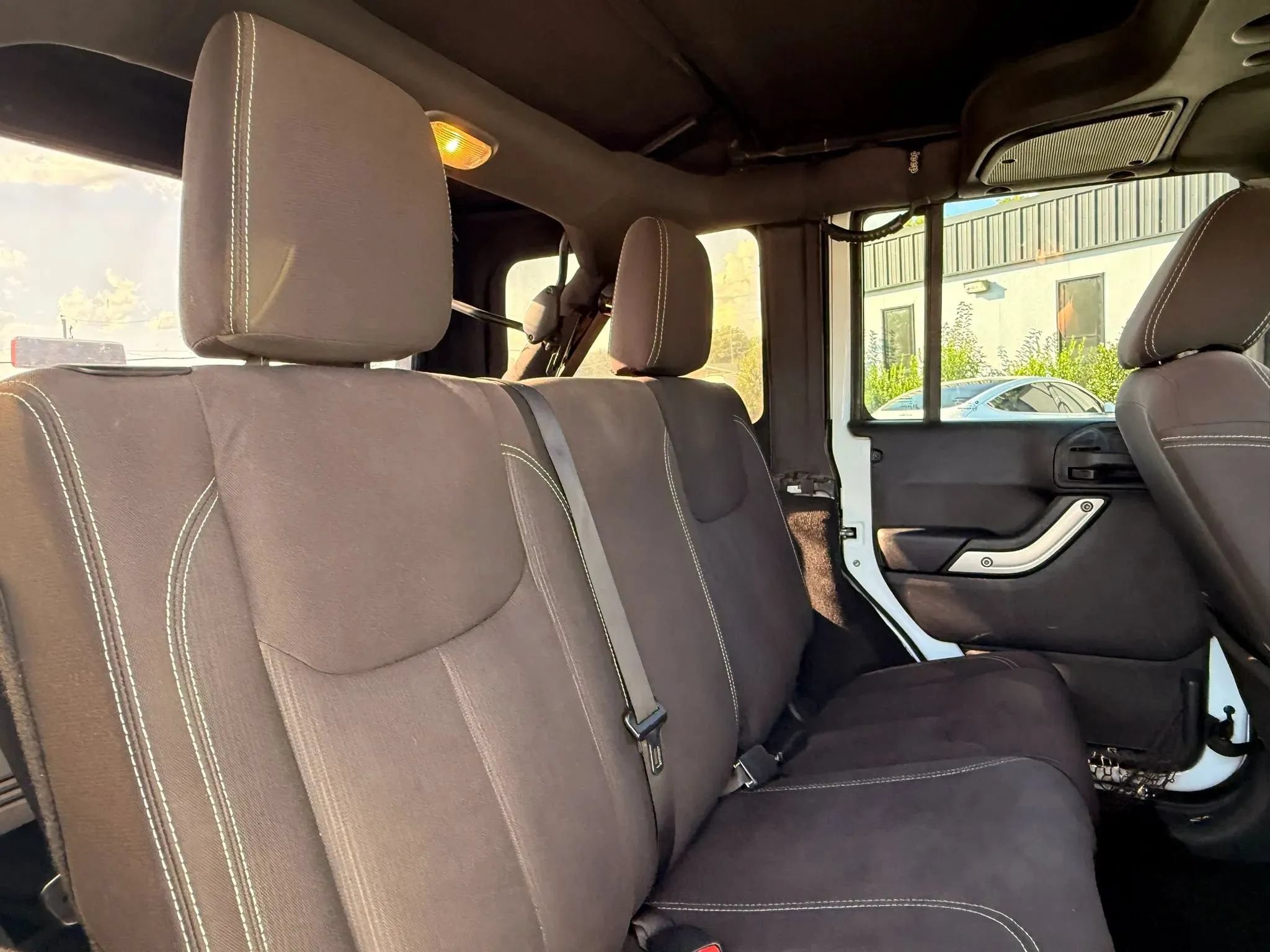 Used 2015 Jeep Wrangler Unlimited Sahara w/ Connectivity Group AWD/4WD image 25