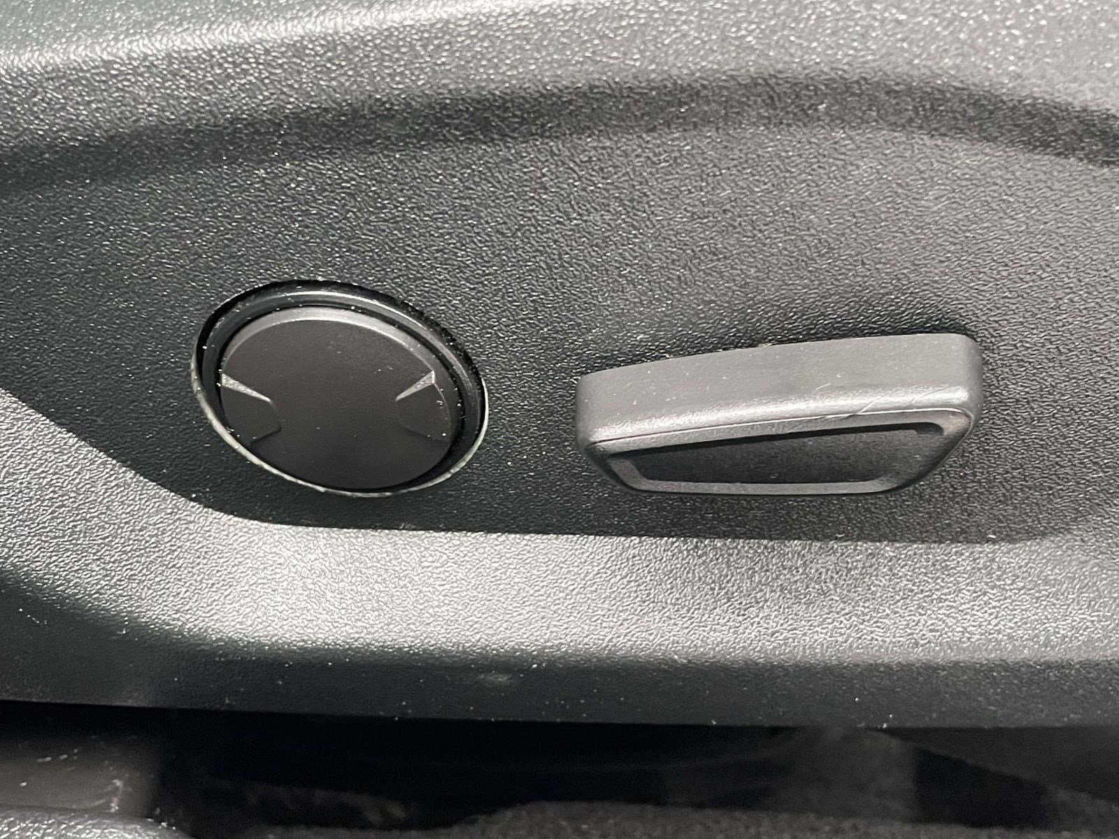 Used 2019 Ford Explorer XLT w/ Equipment Group 202A image 13