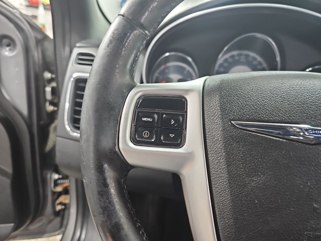 Used 2011 Chrysler 200 Touring FWD image 21