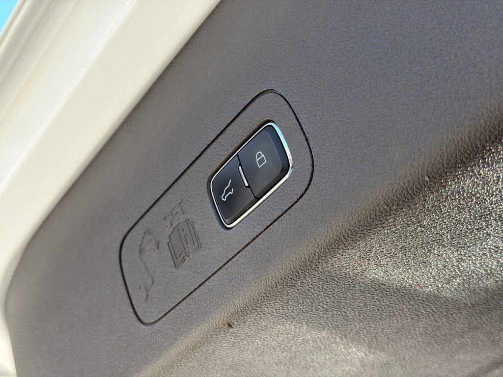 Used 2022 Lincoln Aviator Reserve w/ Equipment Group 201A image 9