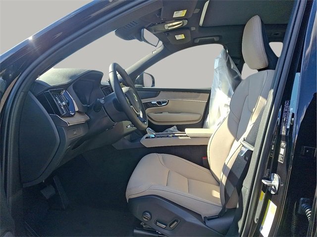 New 2026 Volvo XC90 B6 Plus w/ Protection Package Premier image 7