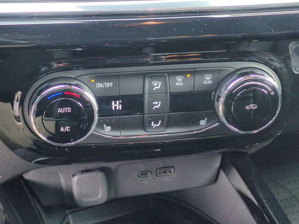 New 2026 Chevrolet Trax RS w/ Sunroof Package image 32