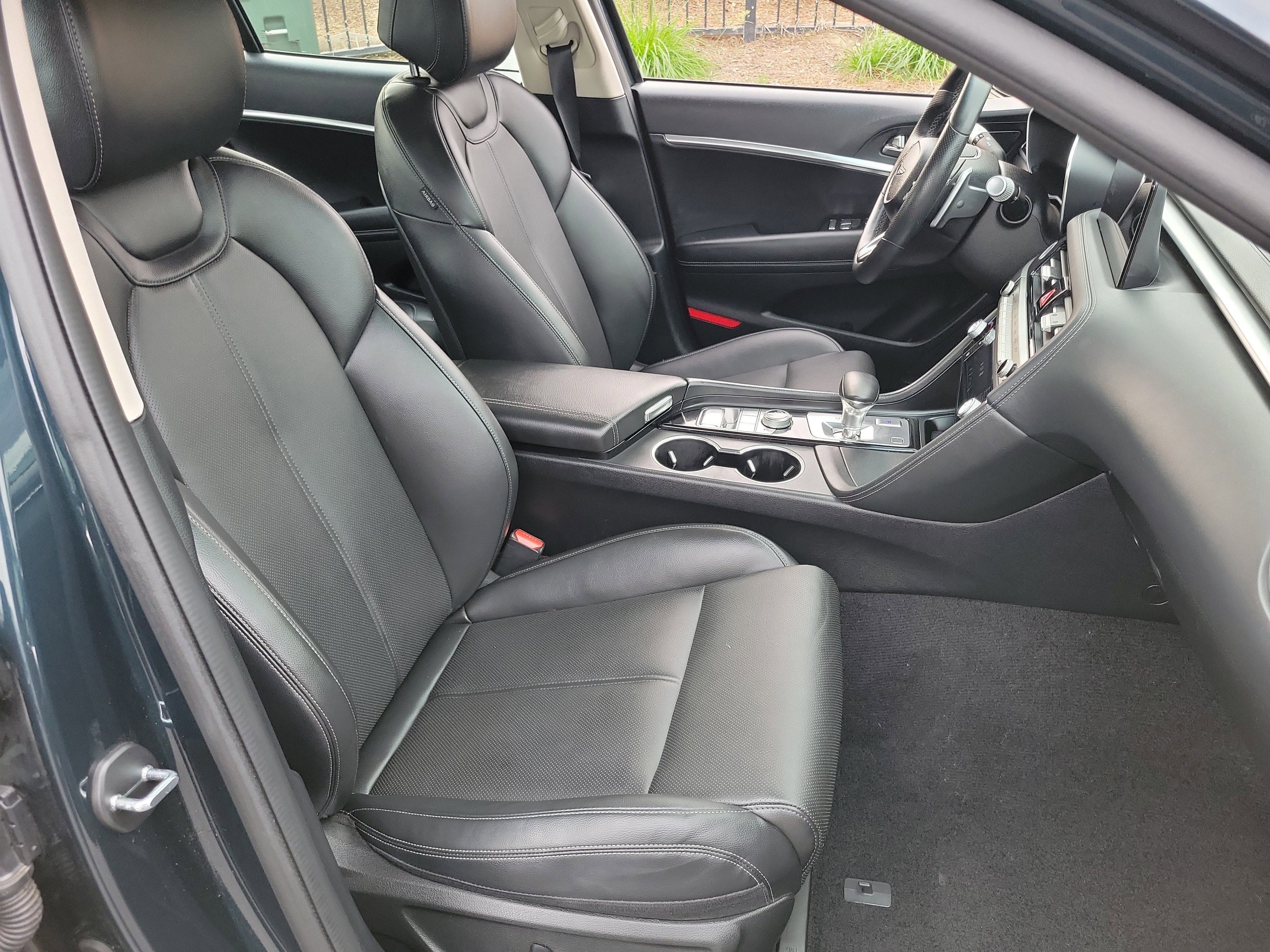 Certified 2025 Genesis G70 2.5T image 21