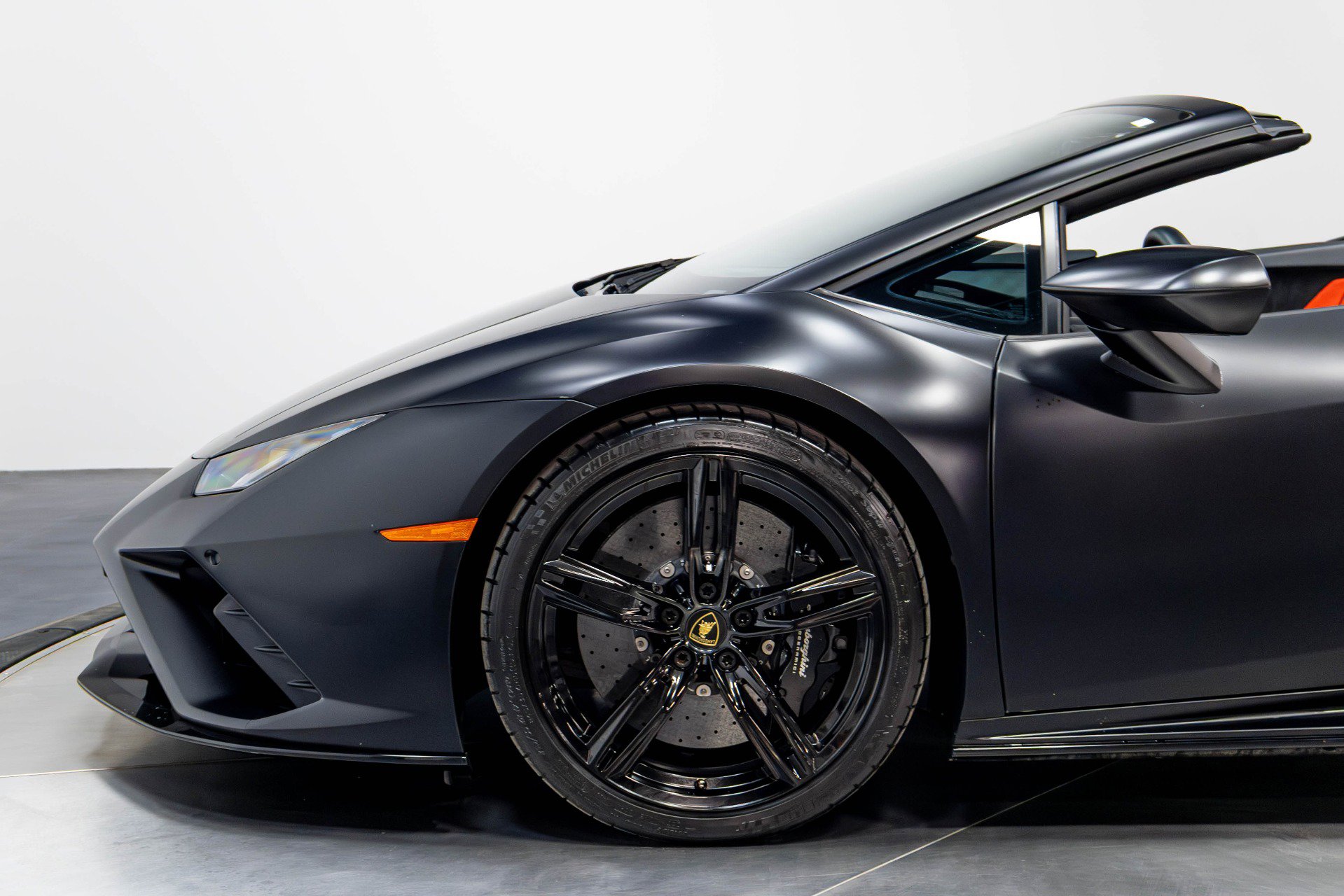 Used 2021 Lamborghini Huracan EVO RWD image 37