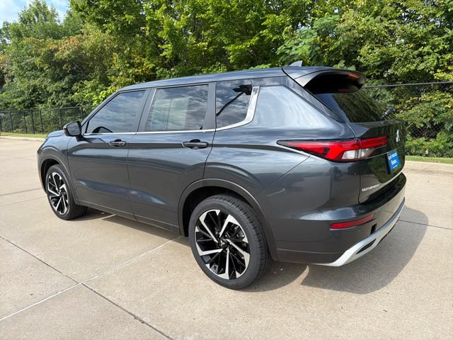 Used 2024 Mitsubishi Outlander SE AWD/4WD image 3