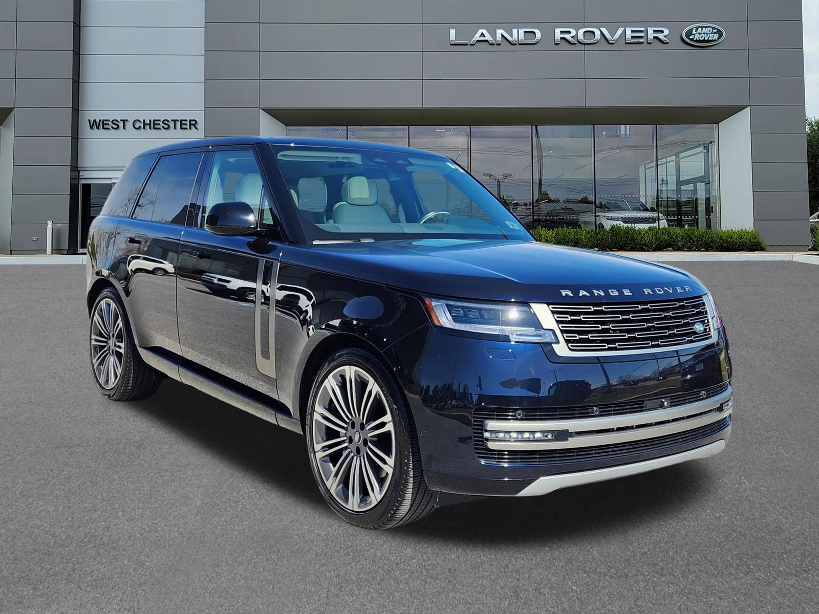 Used 2024 Land Rover Range Rover SE image 2